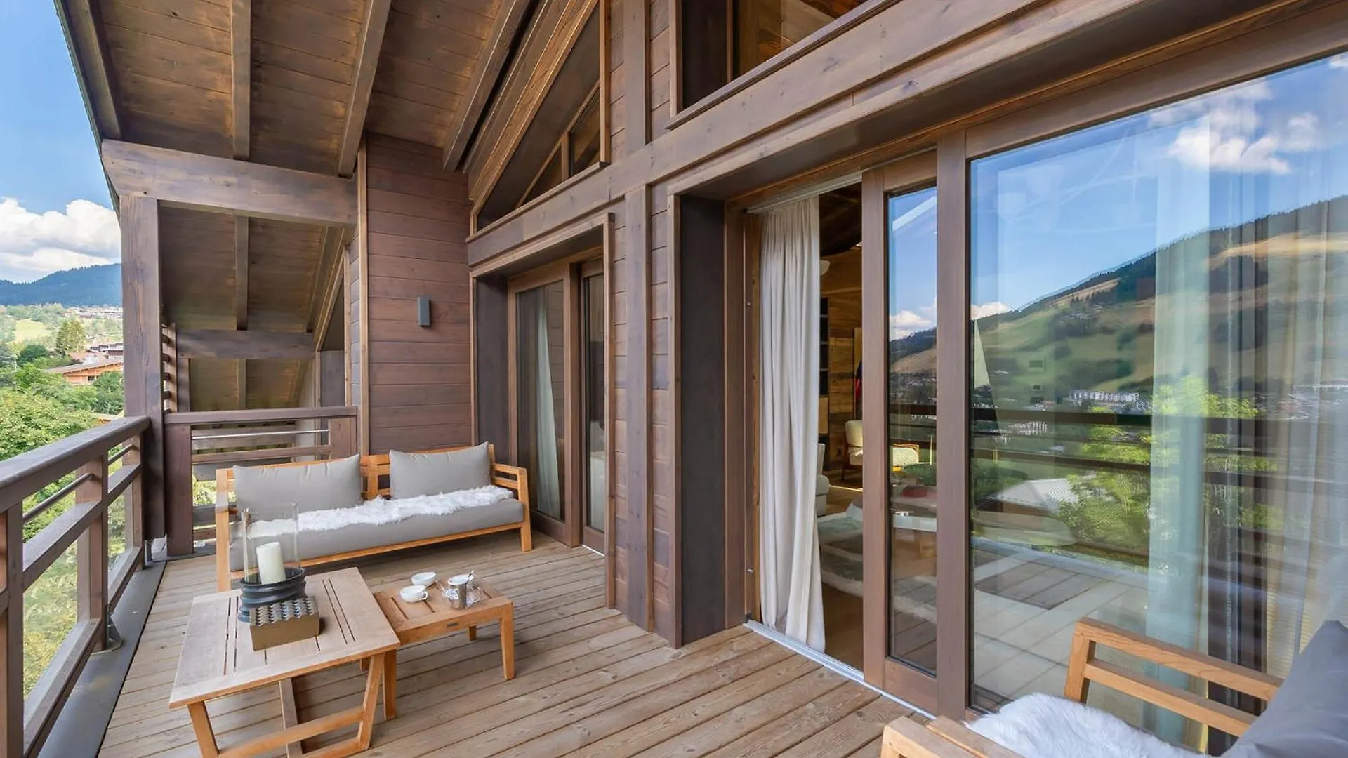 Penthouse Familial Avec Piscine, Hammam, Sauna Et Parking A Megeve - Fr-1-569-83 0*,  France